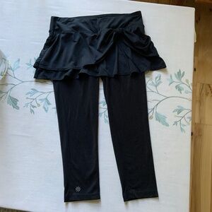 ATHLETA SKIRTED CAPRI TIGHTS